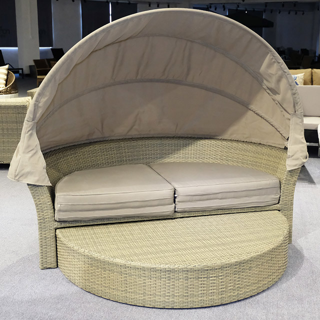 Birdies Factory Double tour avec baldaquin lit de soleil sur la piscine extérieure