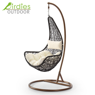 Chaise de balançoire de patio intérieure en rotin avec conception de œufs Birdies Factory Off