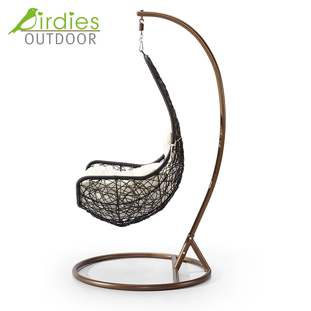 Chaise de balançoire de patio intérieure en rotin avec conception de œufs Birdies Factory Off