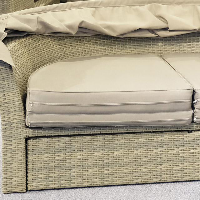 Birdies Factory Double tour avec baldaquin lit de soleil sur la piscine extérieure