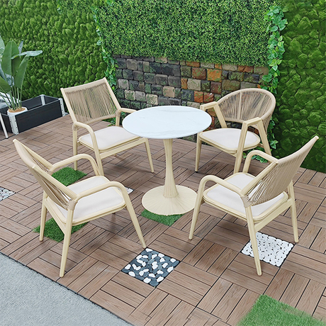 Table et chaises d'extérieur, une table et quatre chaises, chaises de loisirs en rotin, chaises tissées en rotin, ensemble de table quatre pièces, chaise de jardin de cour