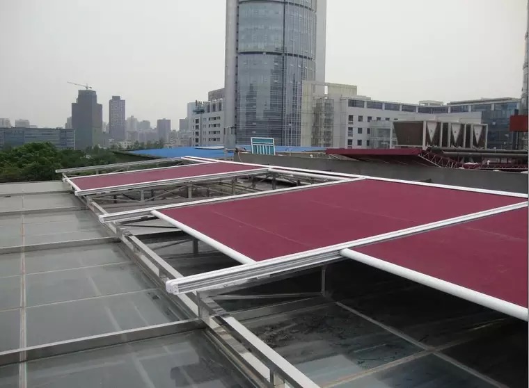 Auvent automatique en aluminium motorisé électrique de fenêtre de toit escamotable faite sur commande de patio extérieur de jardin