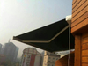 Auvent électrique vertical rétractable imperméable en aluminium en métal de garage de patio extérieur de jardin