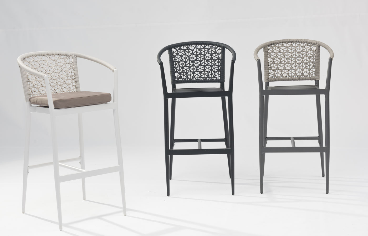 Nouvelle Technologie Populaire Conception Moderne Rotin Cadre En Aluminium Terrasse Famille F&ecirc;te Accoudoir Loisirs Chaise De Bar Ext&eacute;rieure