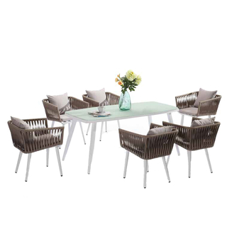 Ensemble de table et chaises de jardin extérieur avec terrasse