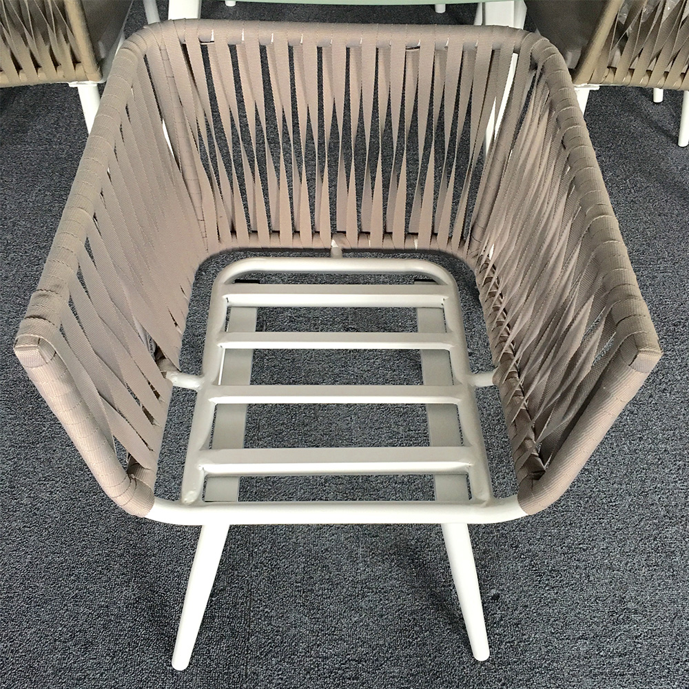 Ensemble de table et chaises de jardin extérieur avec terrasse