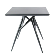 Table de patio carrée en aluminium et métal noir