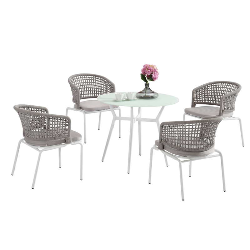 Table et chaises rondes de patio en plein air de jardin bistro