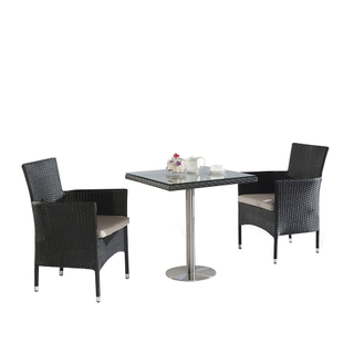 Table et chaises de petit balcon en plein air