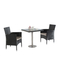 Table et chaises de petit balcon en plein air