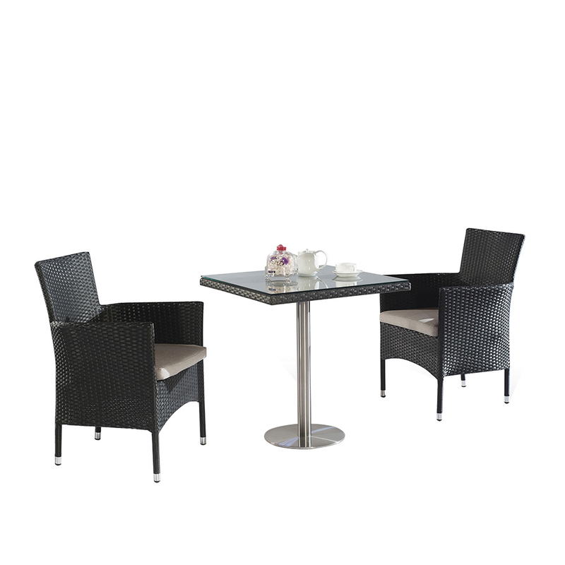 Table et chaises de petit balcon en plein air