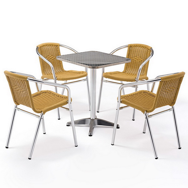Compétences en colocation de table et chaises en rotin d'extérieur