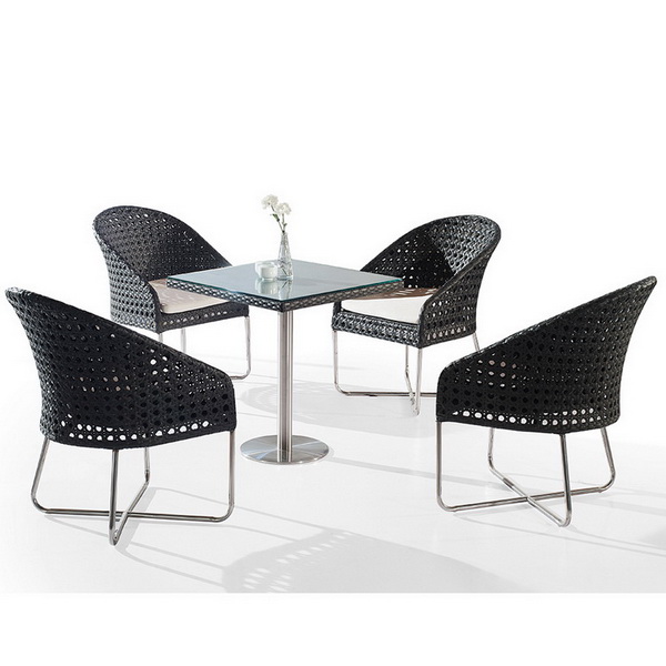 Les chaises coronales sont utilisées comme chaises d'extérieur